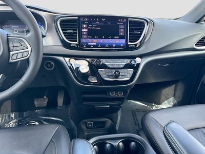 2025 Chrysler Pacifica - Photo 18