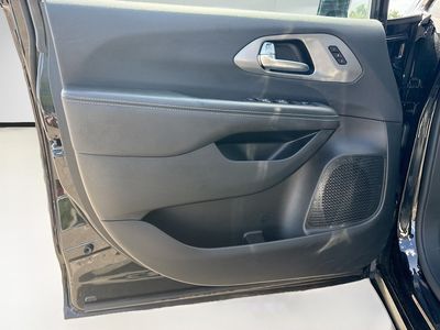 2025 Chrysler Pacifica - Photo 21