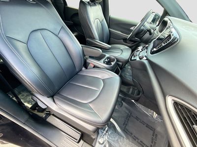 2025 Chrysler Pacifica - Photo 14