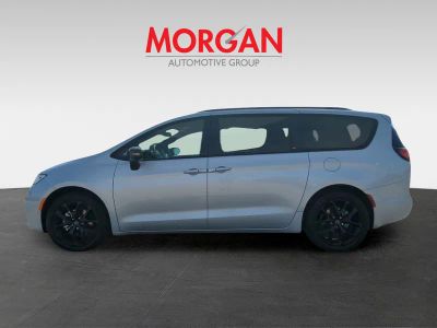 2026 Chrysler Pacifica — photo 8 view