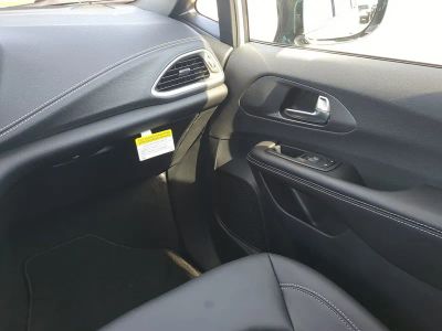 2026 Chrysler Pacifica — photo 21 view