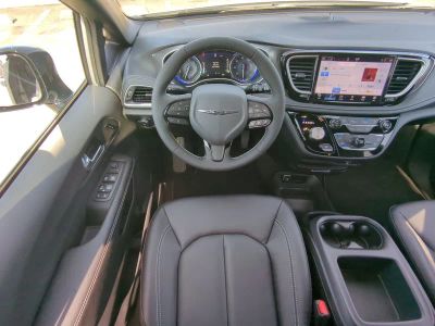 2026 Chrysler Pacifica — photo 20 view