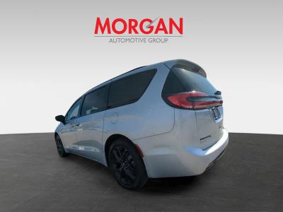 2026 Chrysler Pacifica — photo 7 view