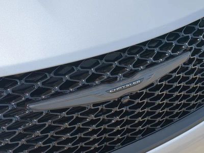 2026 Chrysler Pacifica — photo 13 view