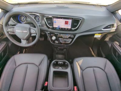2026 Chrysler Pacifica — photo 19 view