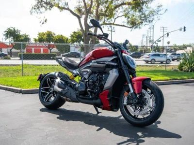 2026 Ducati XDIAVEL V4 — front three-quarter view