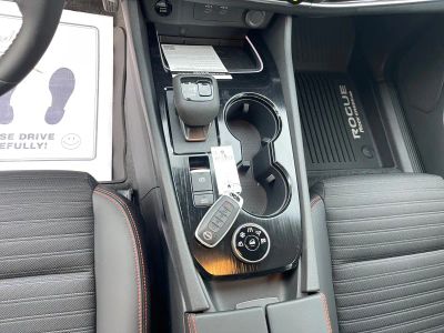 2026 Nissan Rogue — photo 8 view