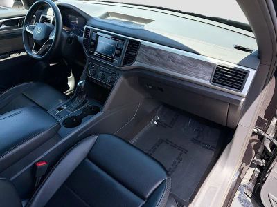 2022 Volkswagen Atlas Cross Sport — photo 12 view