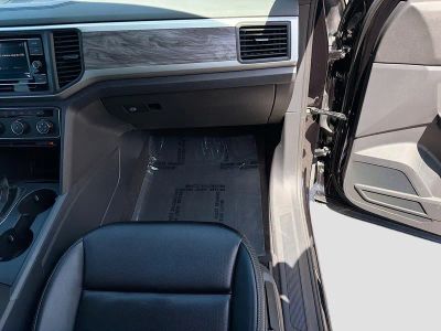 2022 Volkswagen Atlas Cross Sport — photo 16 view