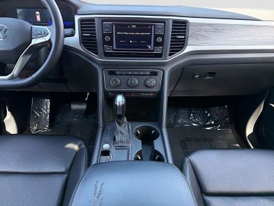 2022 Volkswagen Atlas Cross Sport — photo 17 view