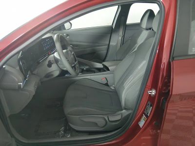2024 Hyundai Elantra - Photo 18