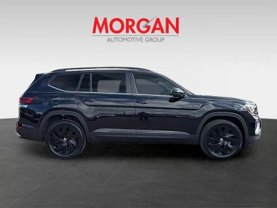 2026 Volkswagen Atlas — side profile view