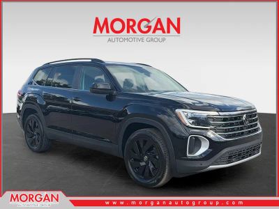 2026 Volkswagen Atlas 2.0T SE w/Technology in Black — front three-quarter view