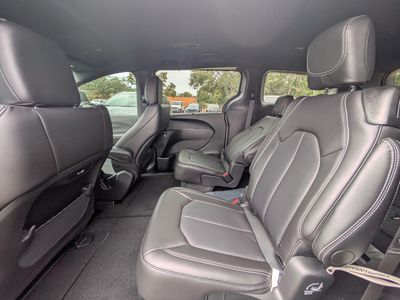 2026 Chrysler Pacifica — photo 12 view