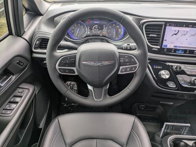 2026 Chrysler Pacifica — photo 14 view