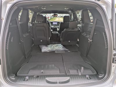 2026 Chrysler Pacifica — photo 11 view