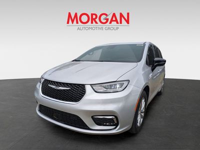 2026 Chrysler Pacifica Select in Silver — front three-quarter view