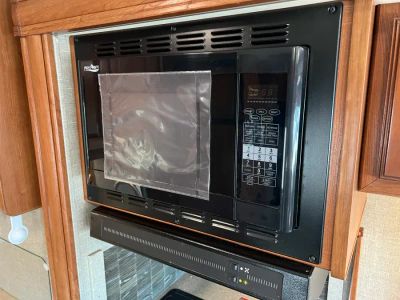 2019 Winnebago ADVENTURER — photo 9 view