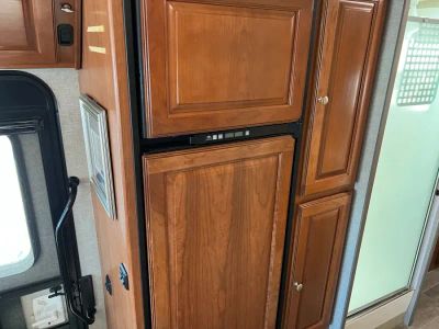 2019 Winnebago ADVENTURER — photo 16 view