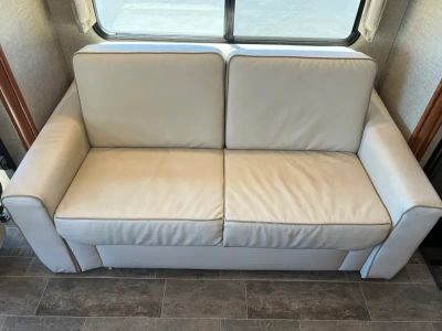 2019 Winnebago ADVENTURER — photo 14 view