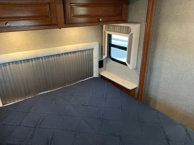 2019 Winnebago ADVENTURER — photo 23 view