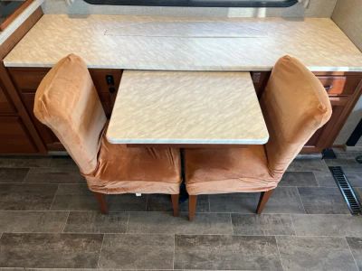 2019 Winnebago ADVENTURER — photo 8 view
