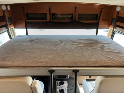 2019 Winnebago ADVENTURER — interior view