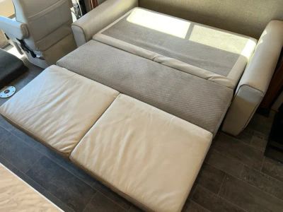 2019 Winnebago ADVENTURER — photo 15 view