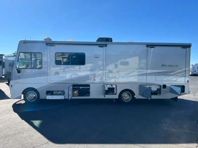 2019 Winnebago ADVENTURER — photo 28 view