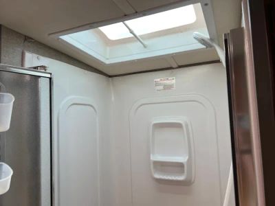 2019 Winnebago ADVENTURER — photo 18 view