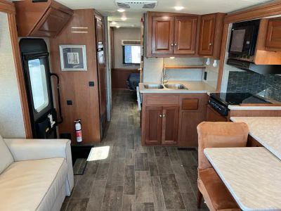 2019 Winnebago ADVENTURER — detail view