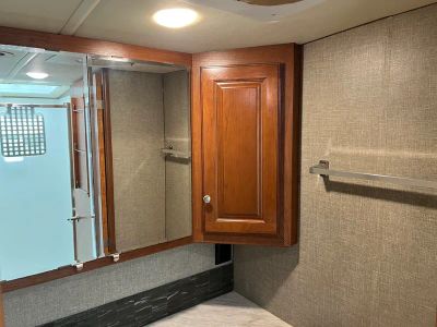 2019 Winnebago ADVENTURER — photo 20 view