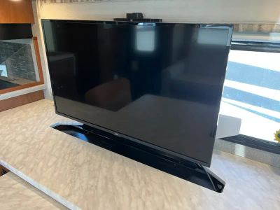 2019 Winnebago ADVENTURER — photo 7 view