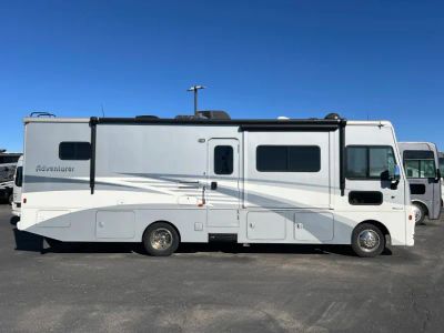2019 Winnebago ADVENTURER — photo 25 view