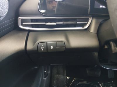 2024 Hyundai Elantra — photo 13 view