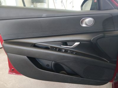 2024 Hyundai Elantra — photo 19 view