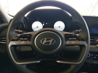 2024 Hyundai Elantra — photo 12 view