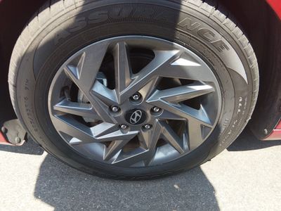 2024 Hyundai Elantra — photo 10 view