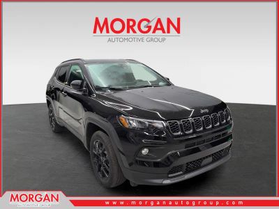 2026 Jeep Compass Latitude Altitude in Diamond Black Crystal Pearlcoat — front three-quarter view
