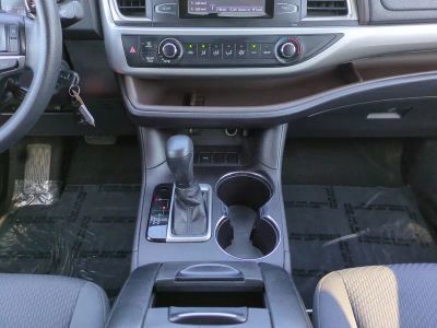 2016 Toyota Highlander — photo 21 view
