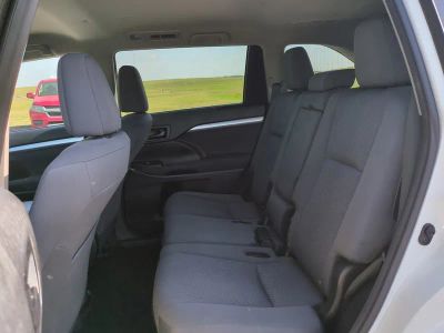 2016 Toyota Highlander — photo 16 view