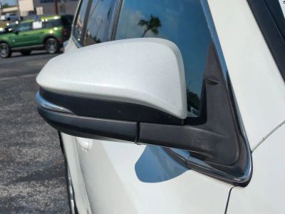 2016 Toyota Highlander — photo 12 view