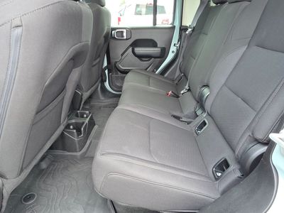 2023 Jeep Gladiator — photo 17 view
