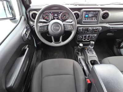 2023 Jeep Gladiator — photo 19 view