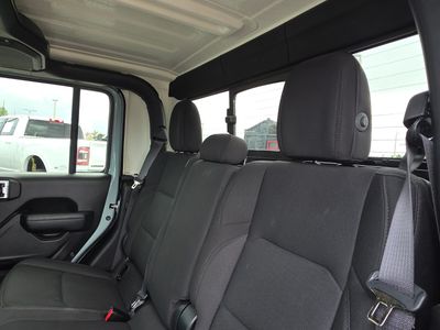 2023 Jeep Gladiator — photo 16 view