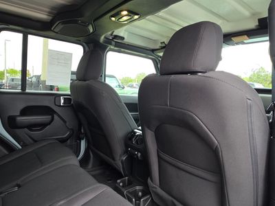 2023 Jeep Gladiator — photo 12 view