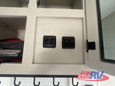 2025 Coachmen RV Brookstone - Photo 35