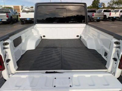 2025 Jeep Gladiator - Photo 34
