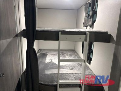 2026 Coachmen RV Catalina Legacy Edition - Photo 33