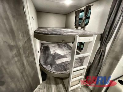 2026 Coachmen RV Catalina Legacy Edition - Photo 32